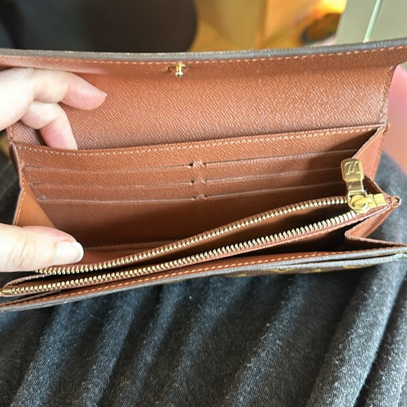 Louis Vuitton Monogram Sarah Wallet - Picture 9 of 15